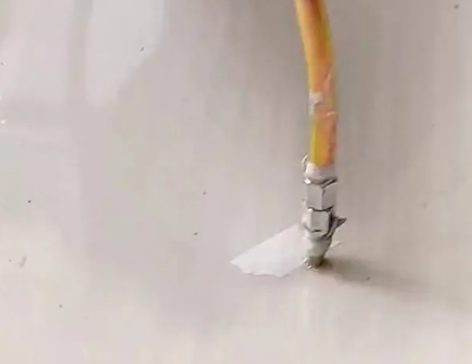 合阳瓷砖空鼓维修公司专业解答在瓷砖铺贴过程中，如果使用的砂料过粗（如全部使用了粗砂），可能会导致以下问题